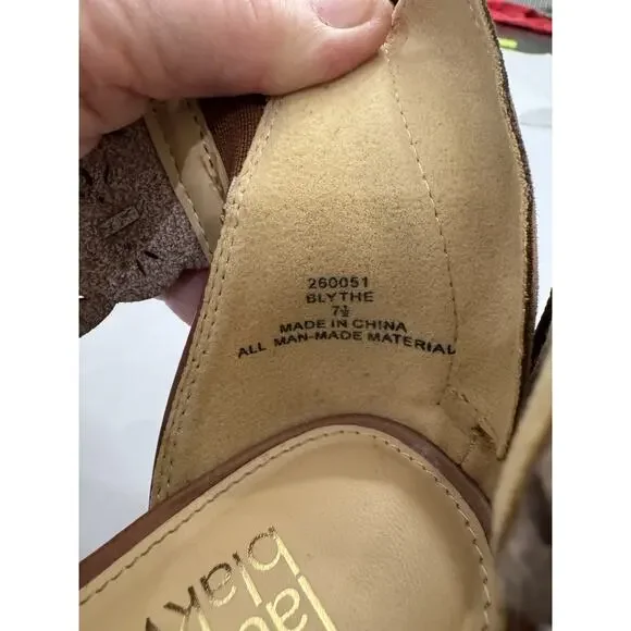 Lauren Blackwell Women’s Sandals Size 7 1/2 Tan Faux Leather Straps Back Zipper - Picture 6 of 8